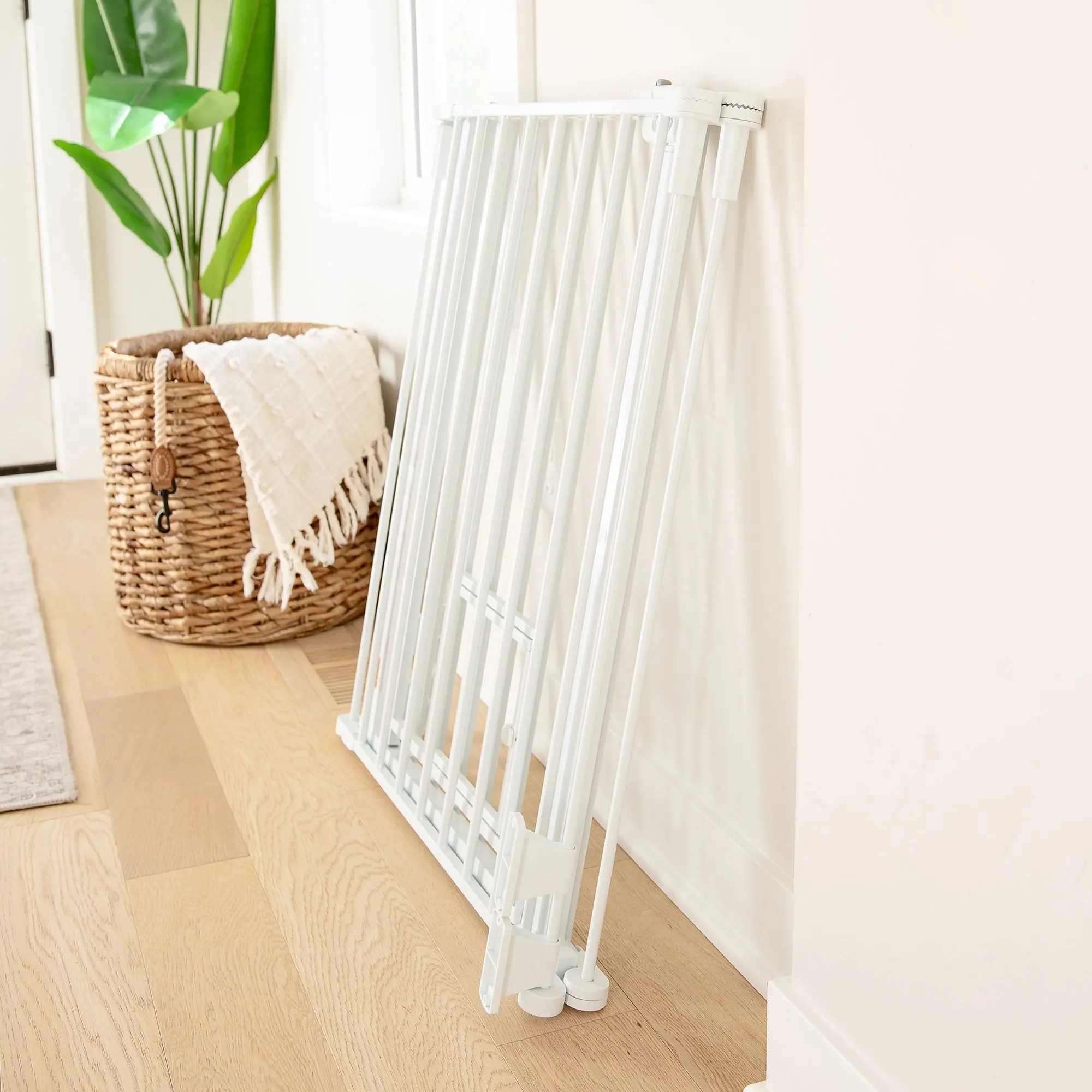 Flexi Walk-Thru Pet Gate